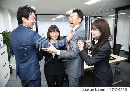 在辦公室內戰鬥 在辦公室內戰鬥 47414226