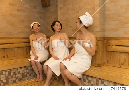 Sauna Young lady bath Relax - Stock Photo [47414578] - PIXTA