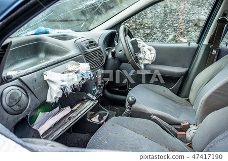 Total loss car with exploded airbag and broken windscreen 47417190