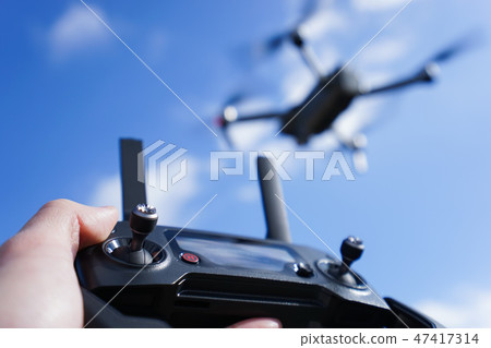 Drone / drone home delivery 47417314