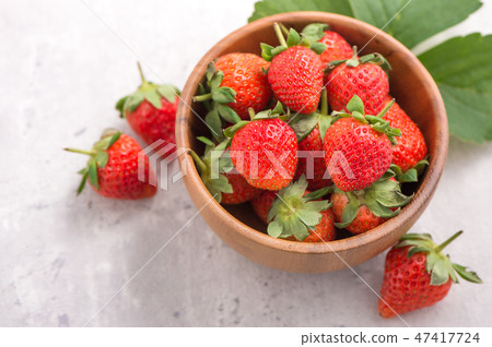 Grass melon water fruit winter water mud wood bowl shimizu mimic background strawberry strawberry strawberries 47417724