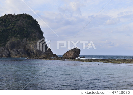 [Hyogo Prefecture Kasumi Coast] Frog island in Imakoura 47418080