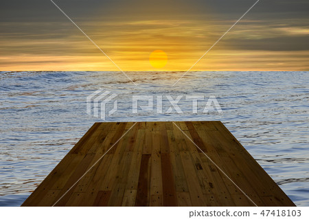 Wooden bridge with a sea landscape in the evening Wooden bridge with a sea landscape in the evening 47418103