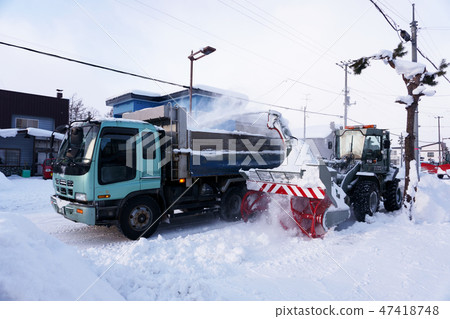 除雪工作·旋轉雪犁 除雪工作·旋轉雪犁 47418748