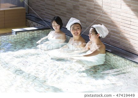 年輕的女士，浴室，溫泉，溫泉設施，公共浴室，公共浴室，天然溫泉，超級公共浴室 47419449