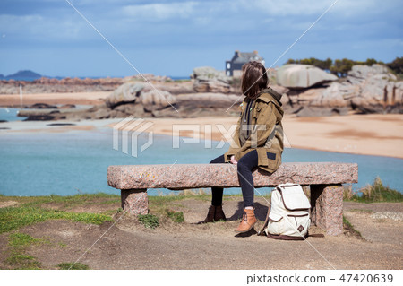 Girl and the Sea 47420639