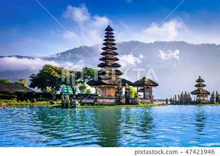 pura ulun danu bratan temple in Bali, indonesia. pura ulun danu bratan temple in Bali, indonesia. 47421946