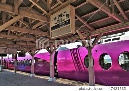 Rapito peach stopping at Nankai Wakayama Port station Rapito peach stopping at Nankai Wakayama Port station 47423585