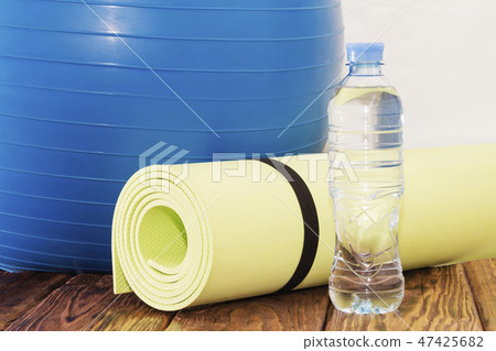 ball, yoga Mat and water bottle close up ball, yoga Mat and water bottle close up 47425682