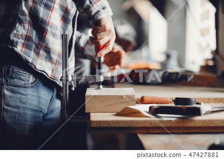 The carpenter works with a tree 47427881
