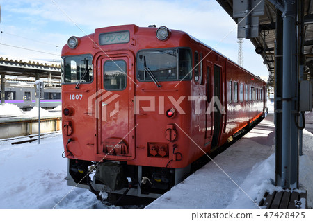 Donan Isasiri railroad winter Hakodate Kiha 40 snow orange 47428425