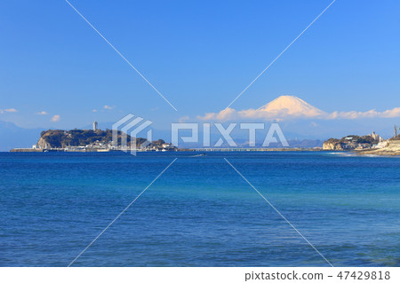 富士山和江之島在晴朗的天氣 富士山和江之島在晴朗的天氣 47429818