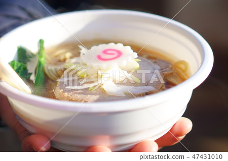 Standing eater noodles 47431010