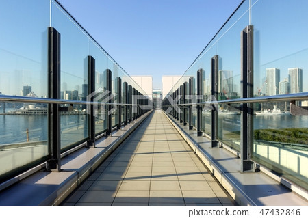 Passage to the roof-top greening plaza of the Toyosu market (fishery's wholesale building) 47432846
