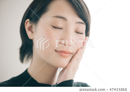護膚美容年輕日本女性 47433868