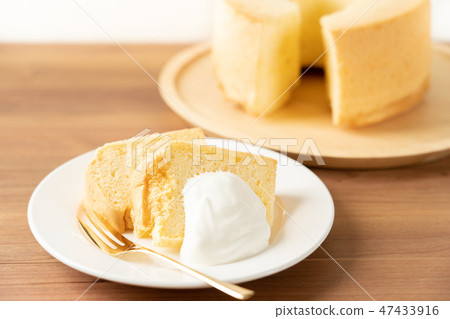 chiffon cake  47433916