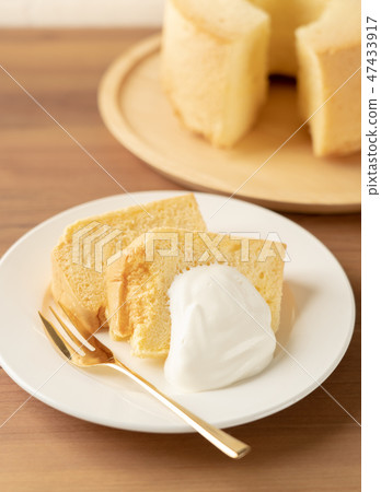 chiffon cake  47433917