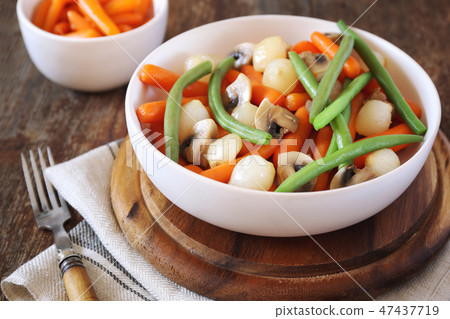 Vegetarian cuisine. Stewed vegetables Vegetarian cuisine. Stewed vegetables 47437719