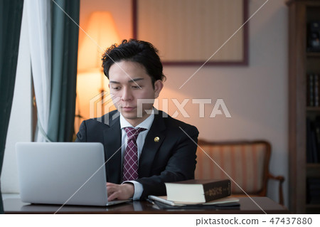 律師 47437880