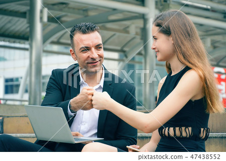 Man and women success deal business  47438552