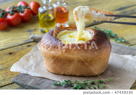 Camembert bread bowl Camembert bread bowl 47439330