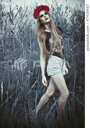 Portrait of beautiful sensual woman 47439487