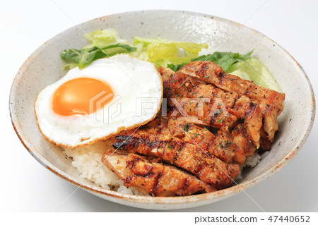 雞肉牛排配米飯 47440652