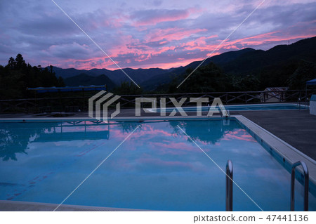 Dusk Pool 3 Dusk Pool 3 47441136