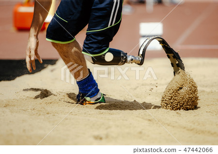 amputee athlete with prosthetic amputee athlete with prosthetic 47442066