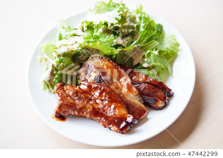 備用肋骨和凱撒沙拉 備用肋骨和凱撒沙拉 47442299