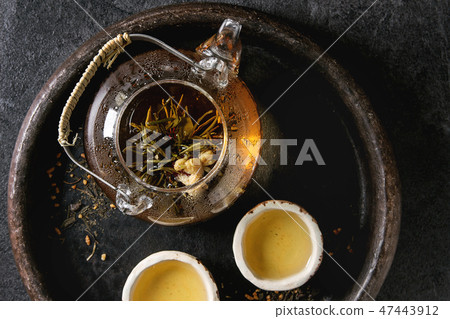 Hot green tea Hot green tea 47443912