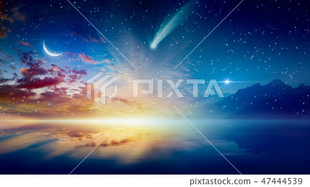 Crescent moon, bright stars and comet 47444539