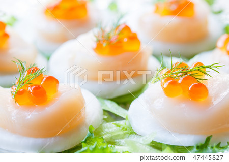 Scallops and turnip carpaccio salad Scallops and turnip carpaccio salad 47445827