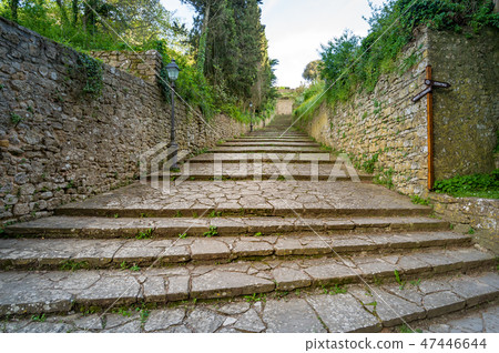 Way to Volterra old town Way to Volterra old town 47446644