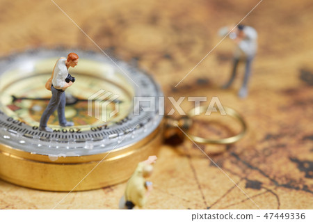 Travelling concepts. Group of traveler miniature Travelling concepts. Group of traveler miniature 47449336