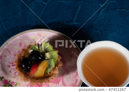 Cake Tartlet with fruit. Strawberry Grapes Kiwi Peach Cake Tartlet with fruit. Strawberry Grapes Kiwi Peach 47451267
