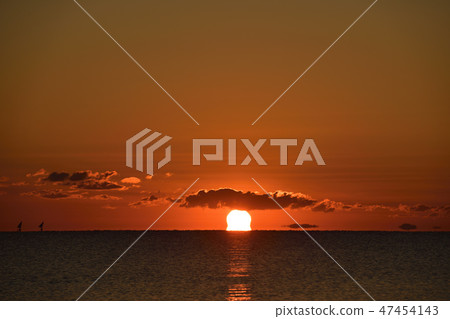 First sunrise First sunrise 47454143