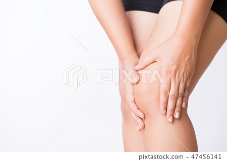 Closeup young woman holding knee pain  47456141