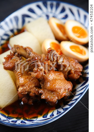 Simmered chicken, radish and egg 47458104