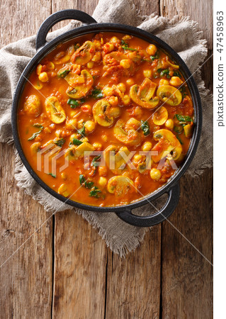 Mushroom curry with spinach and chickpeas Mushroom curry with spinach and chickpeas 47458963