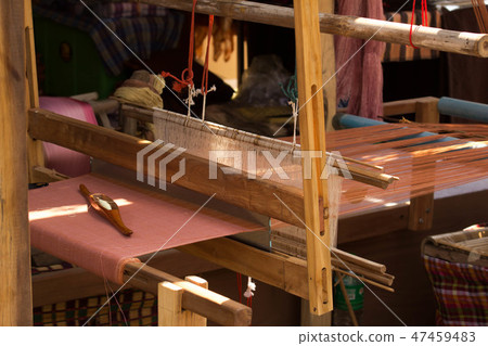 Weaving loom and shuttle on the warp Weaving loom and shuttle on the warp 47459483