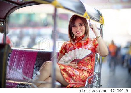 asian woman wearing chinese tradition clothes  47459649