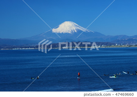 富士山和Katase海岸的衝浪者 富士山和Katase海岸的衝浪者 47469660