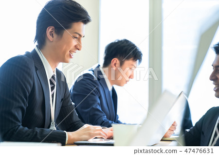 會議商務研討會研討會正在拍攝商業形象的四名男子公司員工 47476631