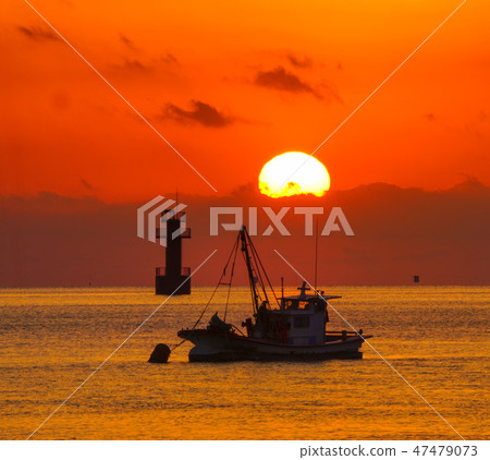 Sunset, Gomso Port Sunset, Gomso Port lighthouse, ship 47479073