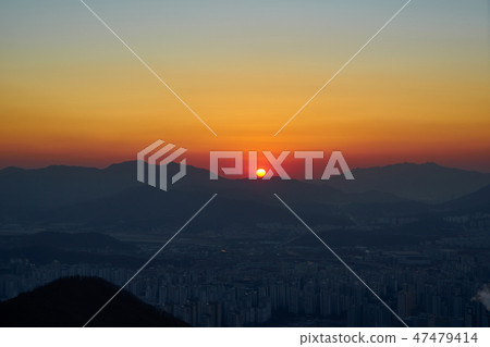 Namhansansung palace and Seoul night view Namhansansung palace and Seoul night view 47479414