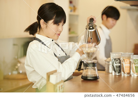 一家咖啡館 47484656