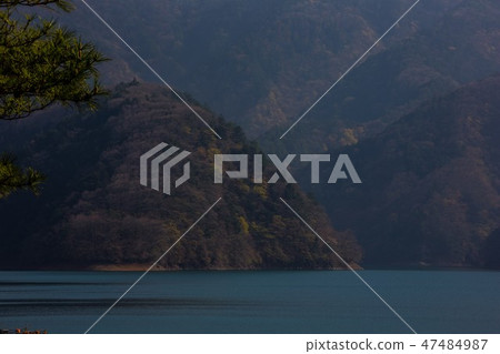 Travelers who go back and forth in the past · Spring Okutama prefecture road Travelers who go back and forth in the past · Spring Okutama prefecture road 47484987