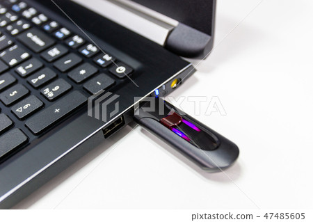 USB flash drive connect to USB port laptop USB flash drive connect to USB port laptop 47485605