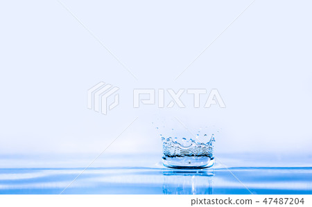 Water drop water fall crown 47487204